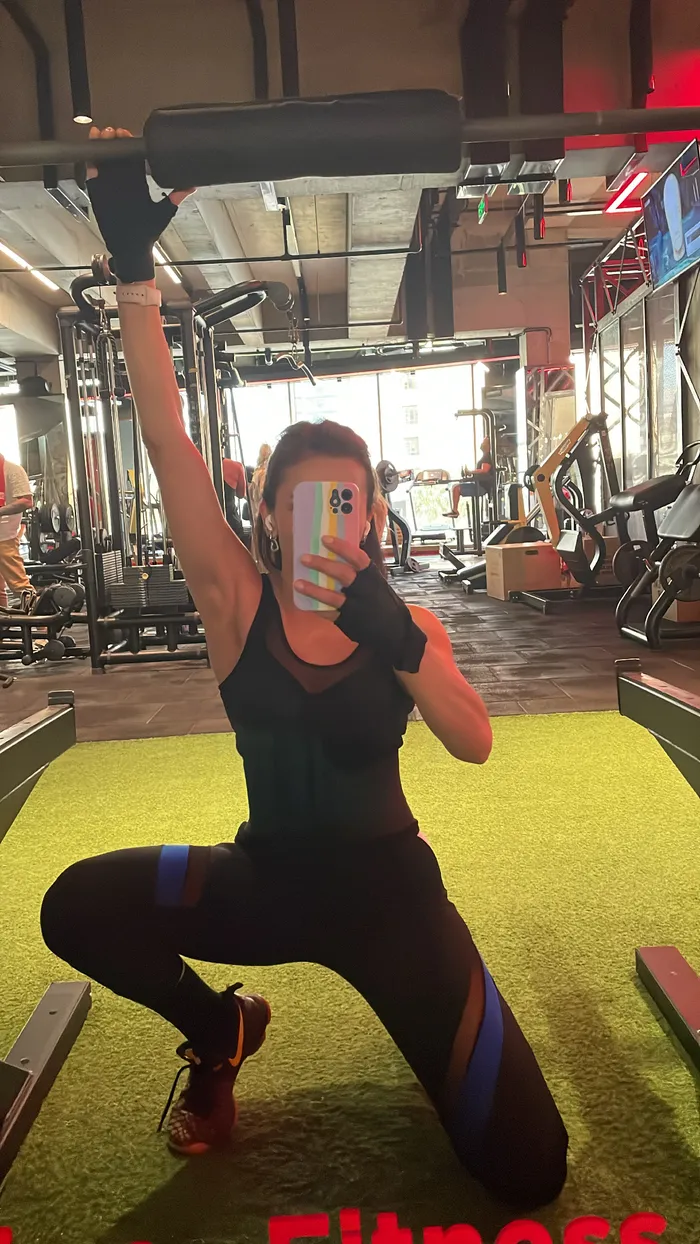 Gonca spor salonunda kuvvet antrenmanı yaparken
